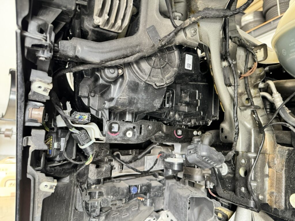 タイヤハウスからのアクセスの画像