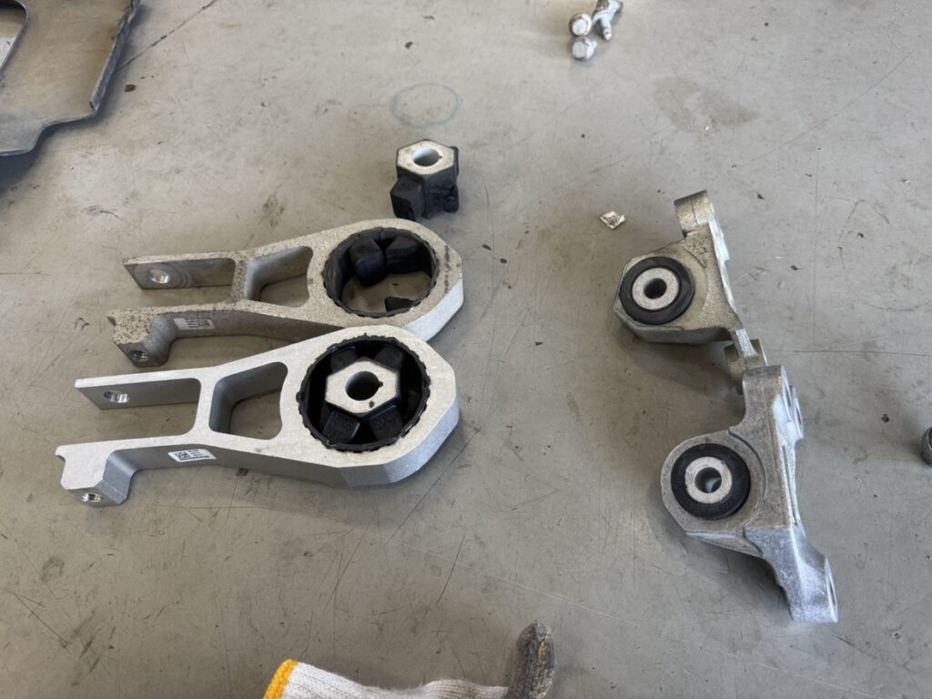 エンジンマウント新旧比較